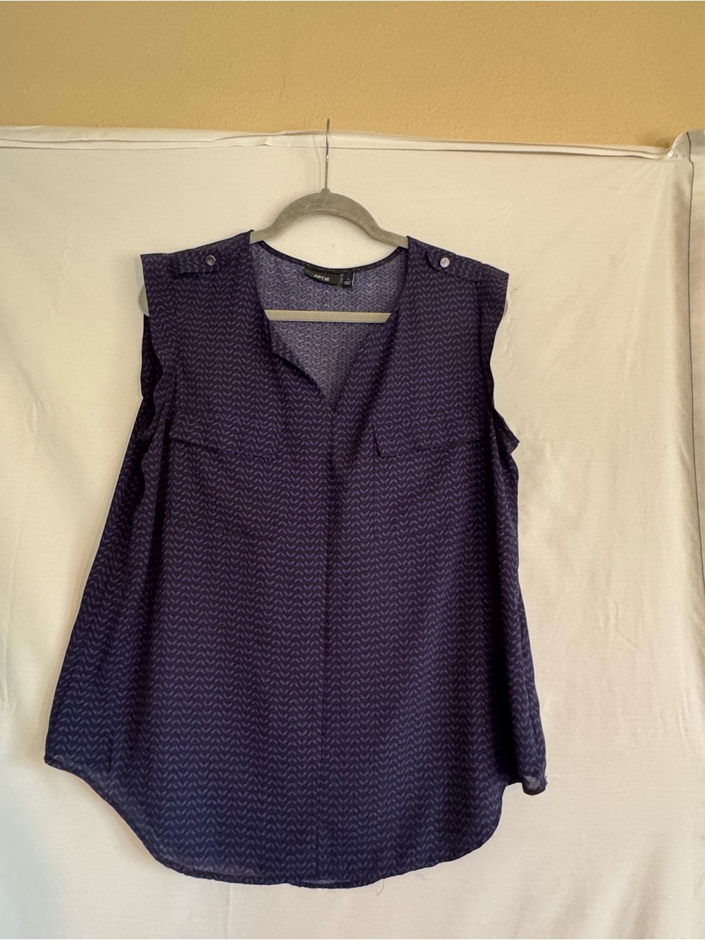 Apt. 9 Navy Sleeveless V-Neck Chevron Print Blouse